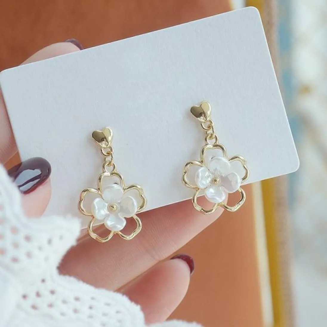 Fashionable Luxury Gold Studs