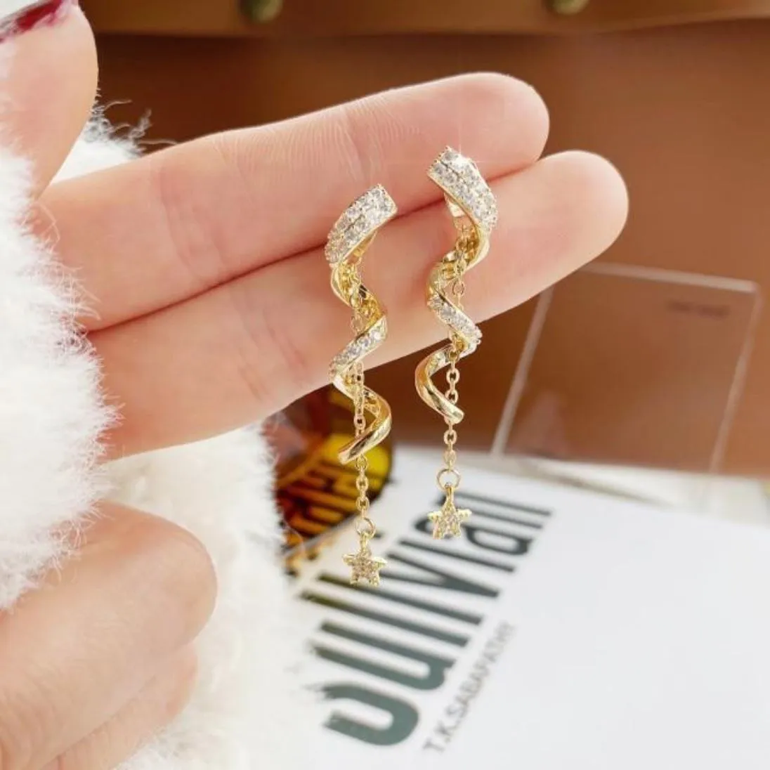 Fashionable Luxury Gold Studs