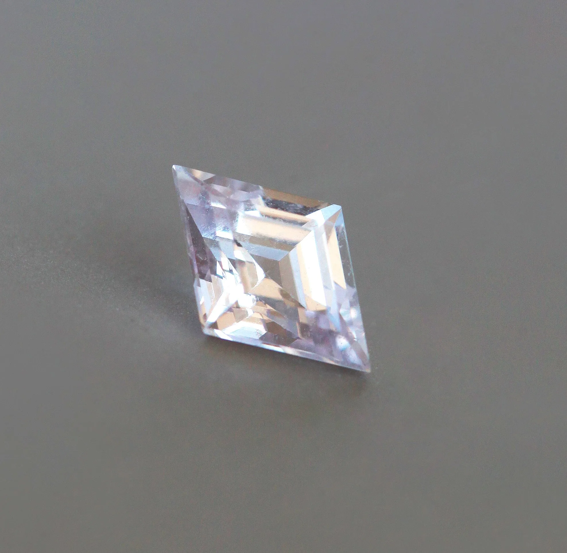 Stunning 1.13 Ct Peach Pink Sapphire in Elegant Rhombus Cut