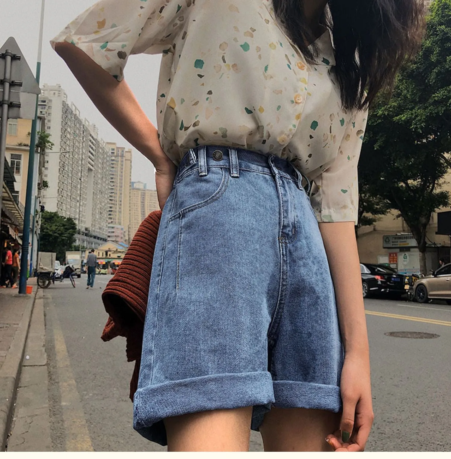 Street style loose fit knee length denim shorts