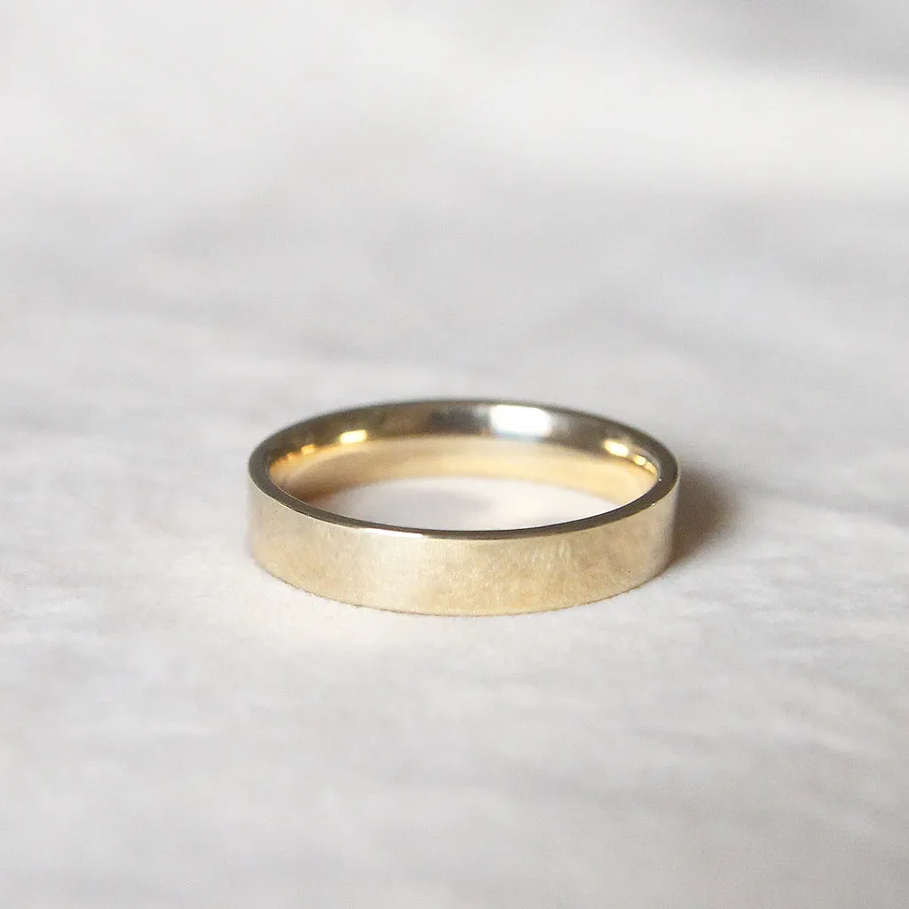 The Flat Court Shape Wedding Band