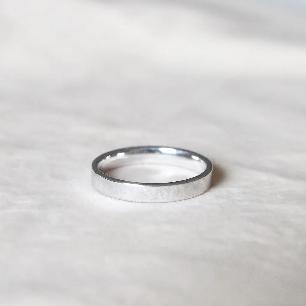 The Flat Court Shape Wedding Band