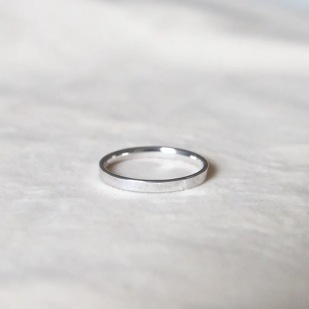 The Flat Court Shape Wedding Band