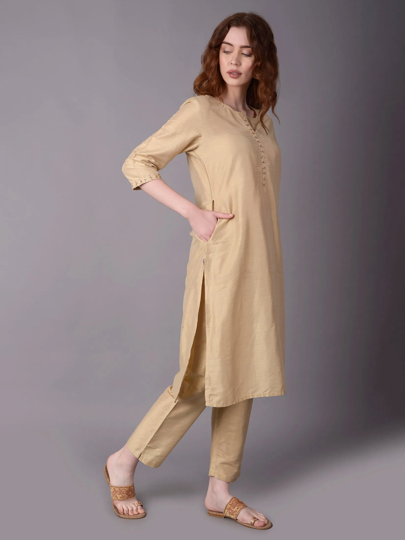 Women Beige Plain Kurta Trouser Dupatta